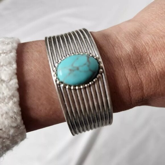 Lucky Brand Women's Silver Toned Turquoise Cuff Bracelet - Picture 4 of 6